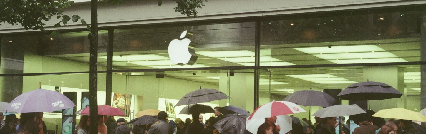 Waiting in the Rain at Apple Store (Zurich)